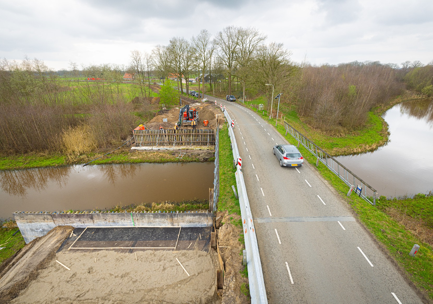 Afb: Betonnen fietspad en fietsbrug in Wierden 2.1