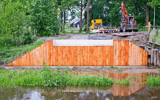 Thumb: Betonnen fietspad en fietsbrug in Wierden